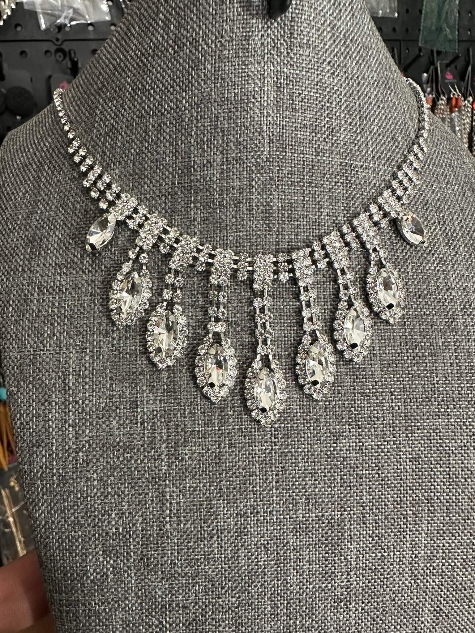 Paparazzi REIGNING Romance (LOP) Necklaces