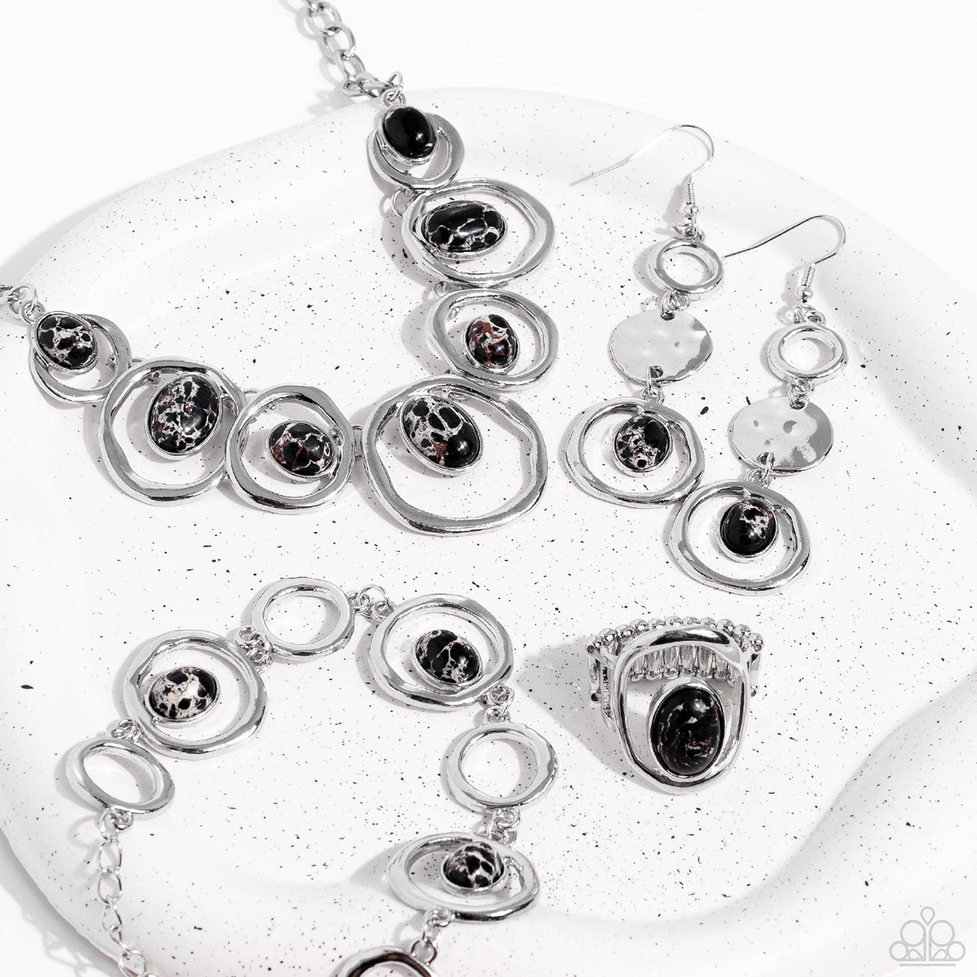 Paparazzi Simply Santa Fe Fashion Fix Set December 2022 3070