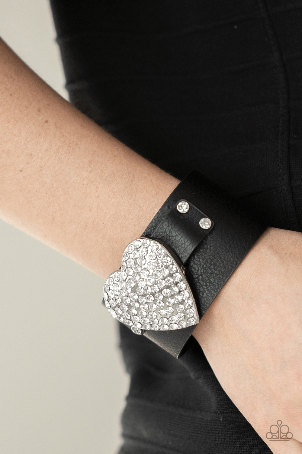Paparazzi Flauntable Flirt Wrap & Snap LOP