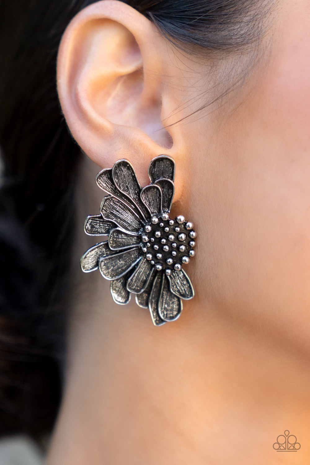 Paparazzi Farmstead Meadow Flower Post Earrings