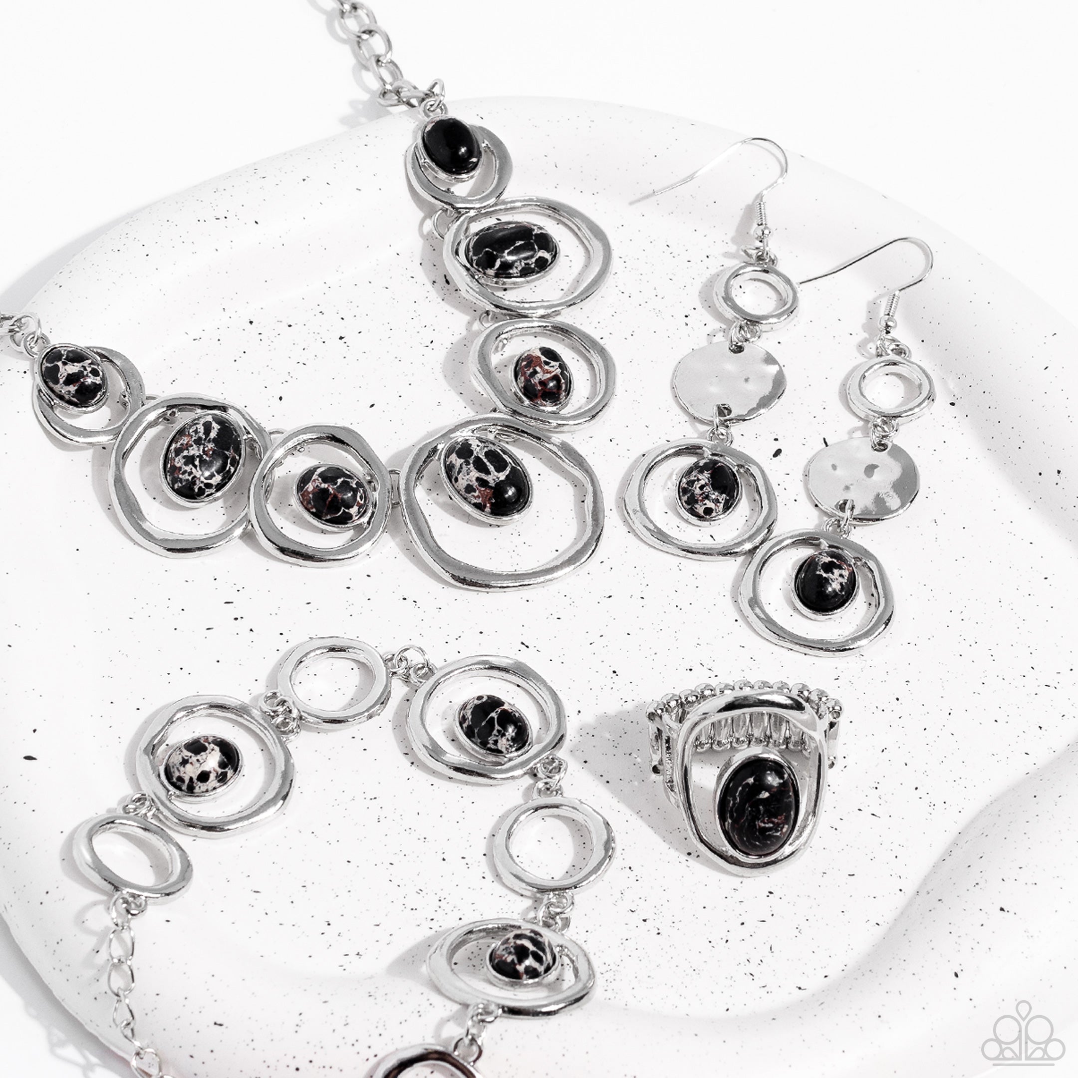 Paparazzi Simply Santa Fe Fashion Fix Set December 2022 3070