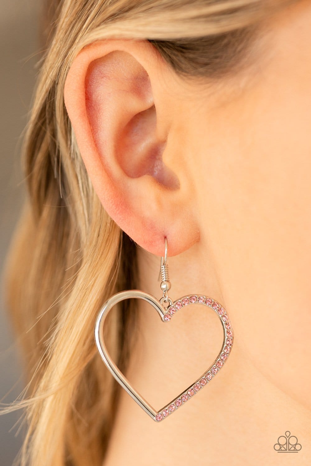 Paparazzi First Date Dazzle Heart Earrings