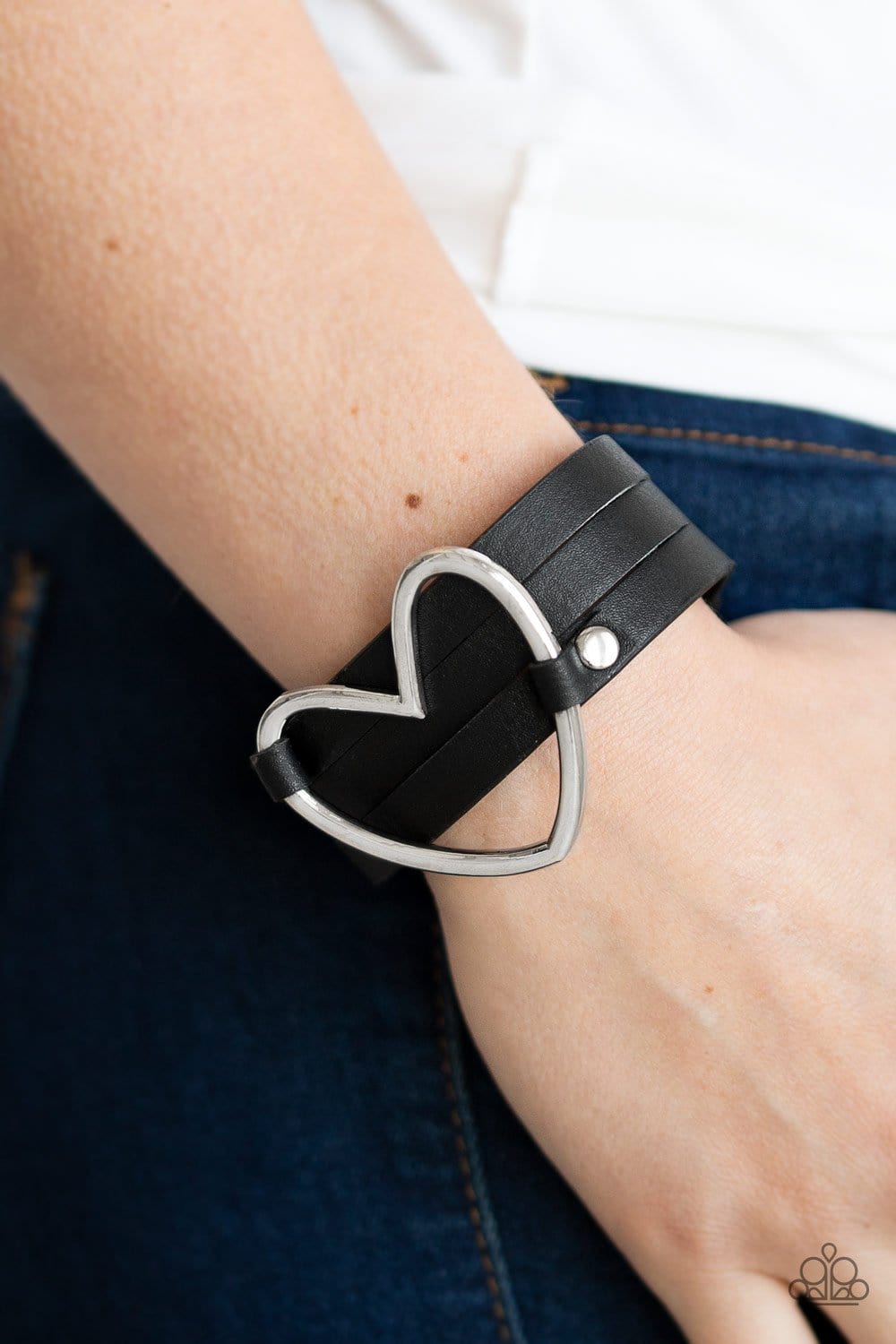 Paparazzi One Love, One Heart Wrap & Snap