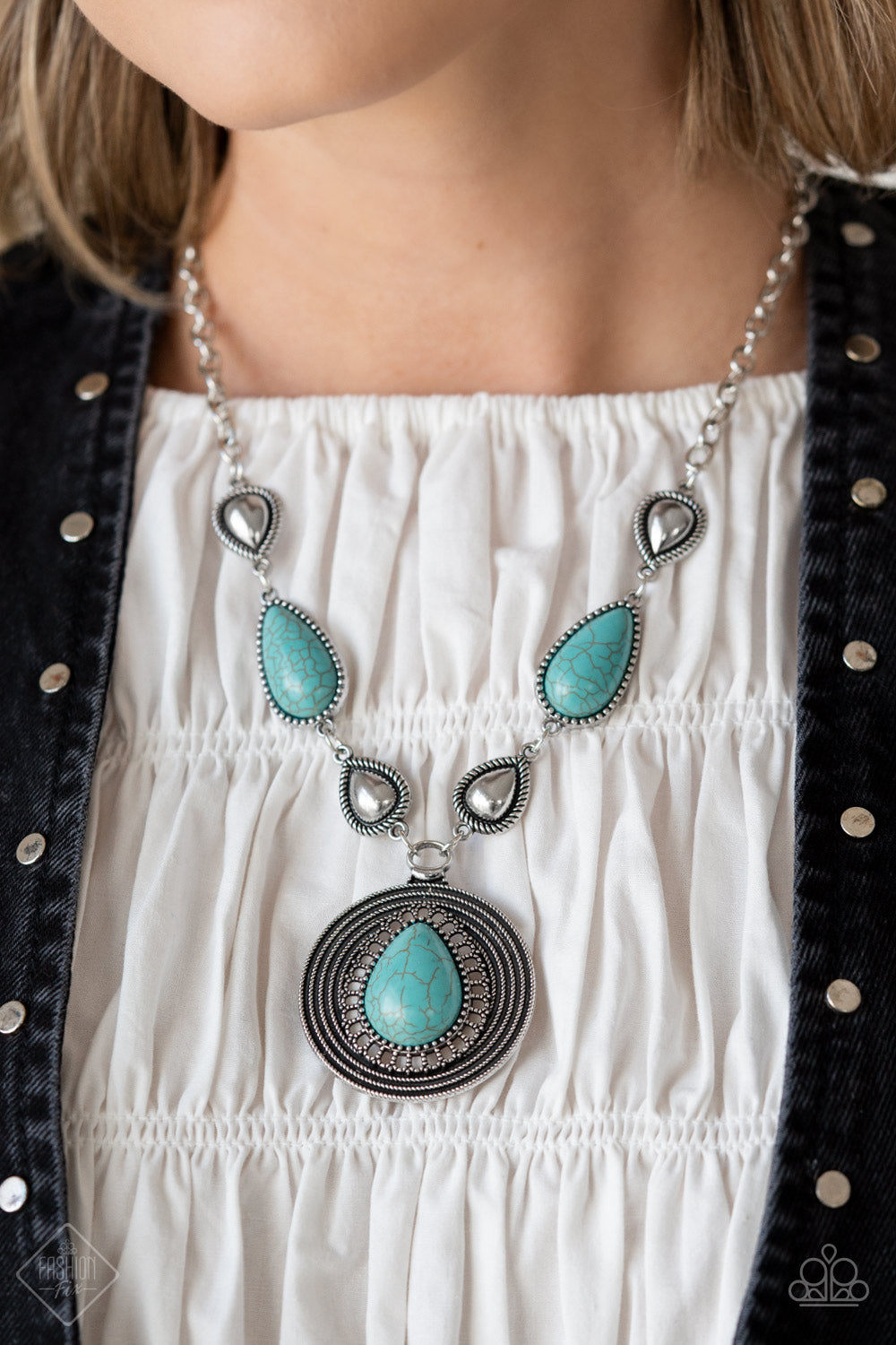 Simply Santa Fe Fashion Fix Sets April 2022