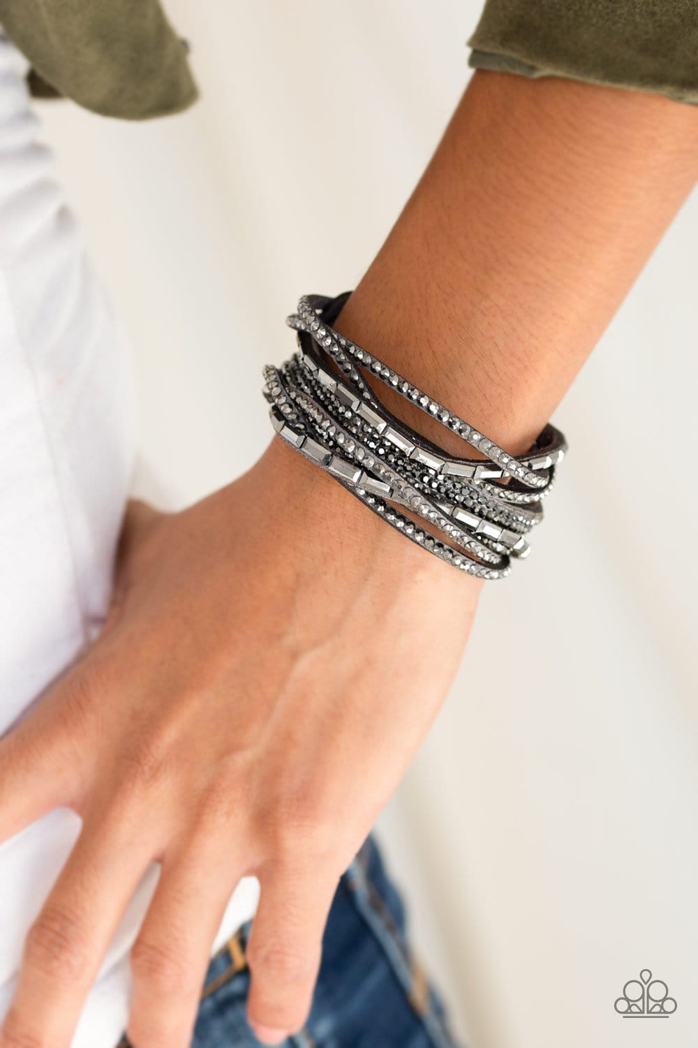 Tough Girl Glam Wrap & Snap