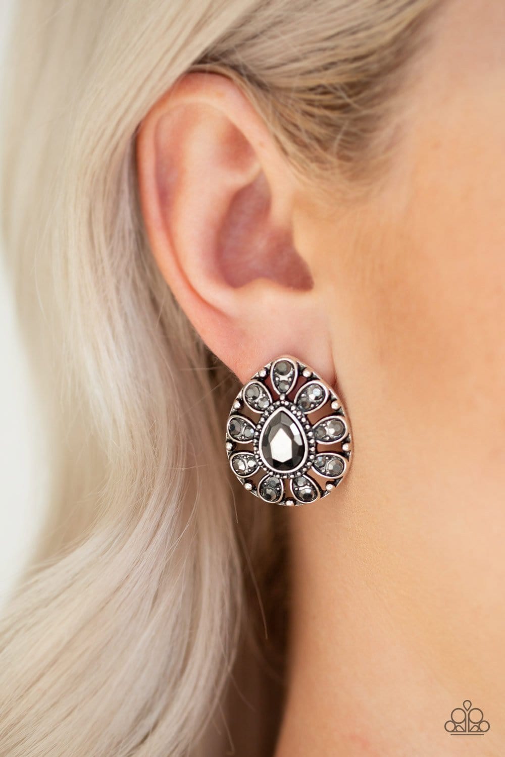 Paparazzi Treasure Retreat Post Earrings